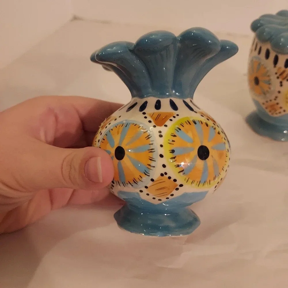 Blue Sky Heather Goldmine 2013 Ceramic Daisy Floral Salt and Pepper Shakers